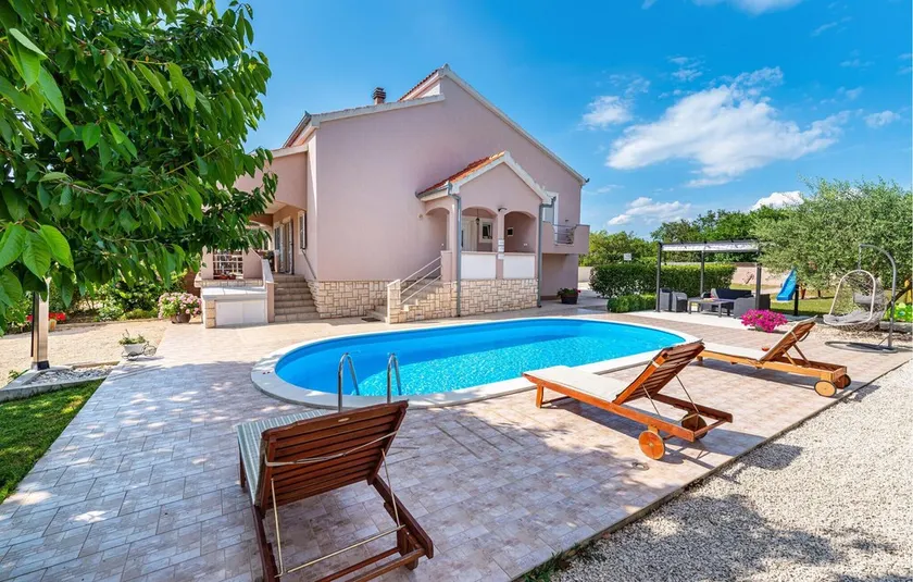 Gorgeous home in Zadar - Image 1