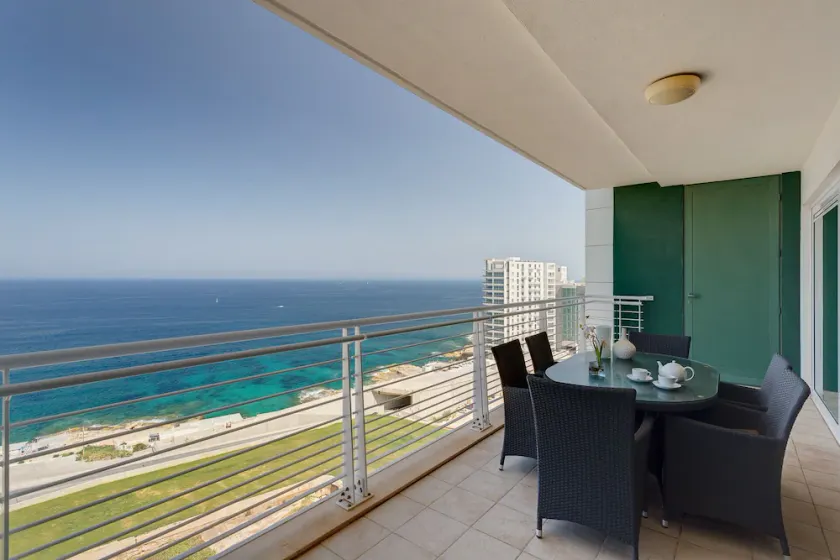 SEAFRONT LUX APARTMENT wt POOL, Upmarket Area - Image 1