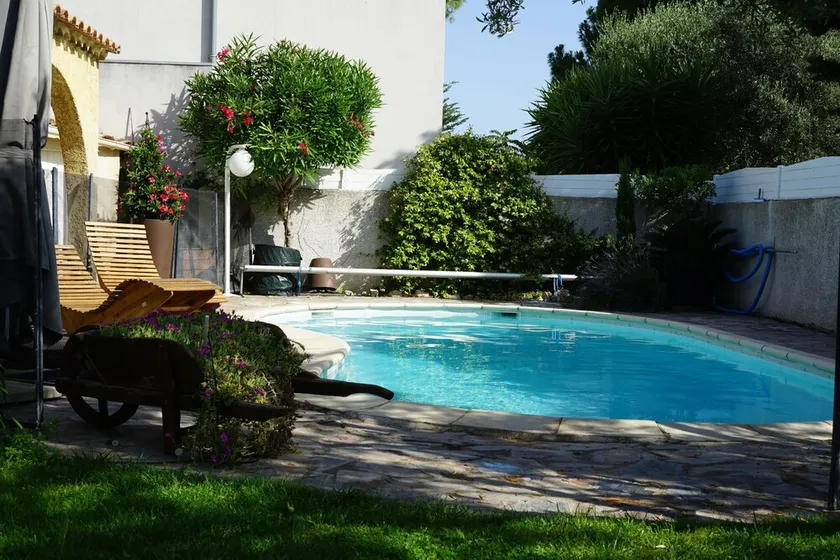 villa avec piscine privé ,plages à 7 min ,5km - Image 1