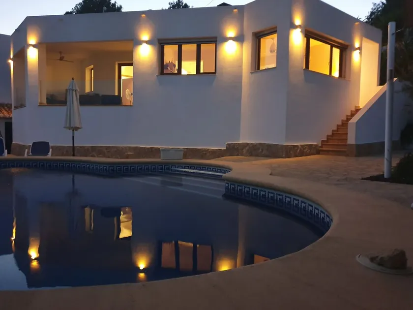 Elegant modern villa i Javea - Image 1