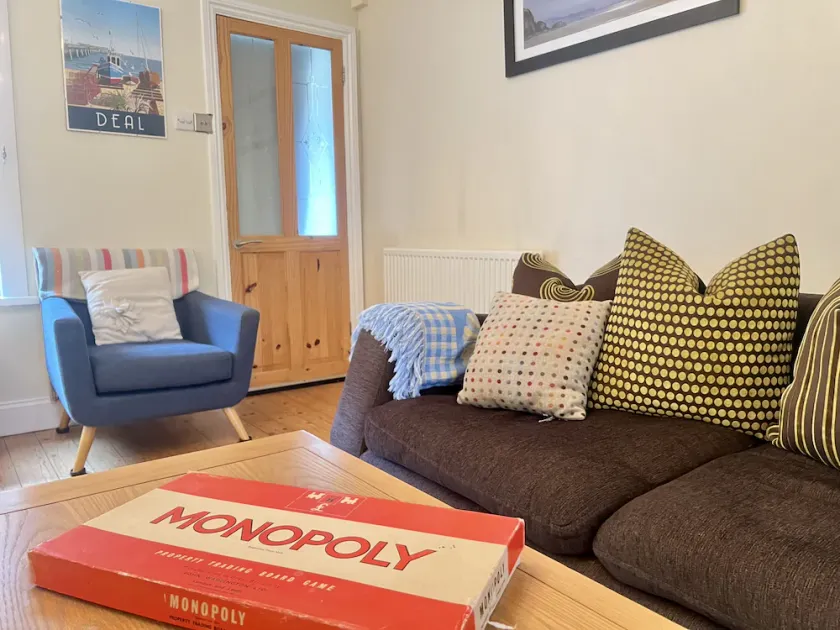 An idyllic coastal cottage minutes from the beach - Image 1