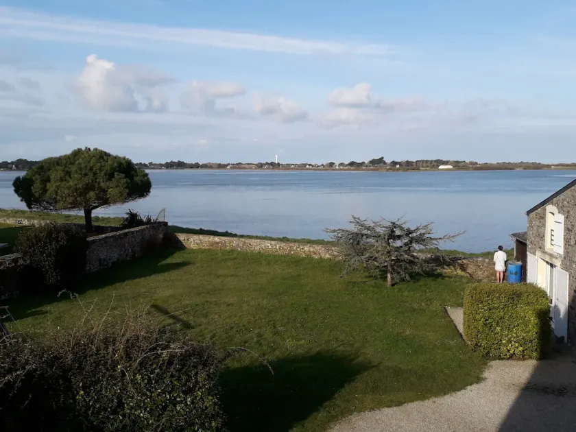 NY: Stor lägenhet på bottenvåningen framför Portbail hamn - Image 1