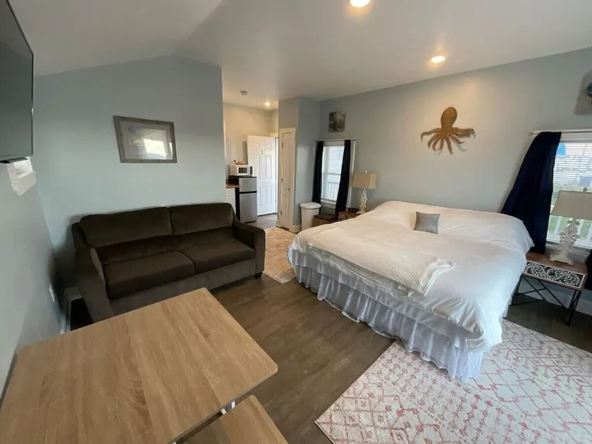 * *Oceanfront | Hampton Beach | Pet Friendly* * - Image 1