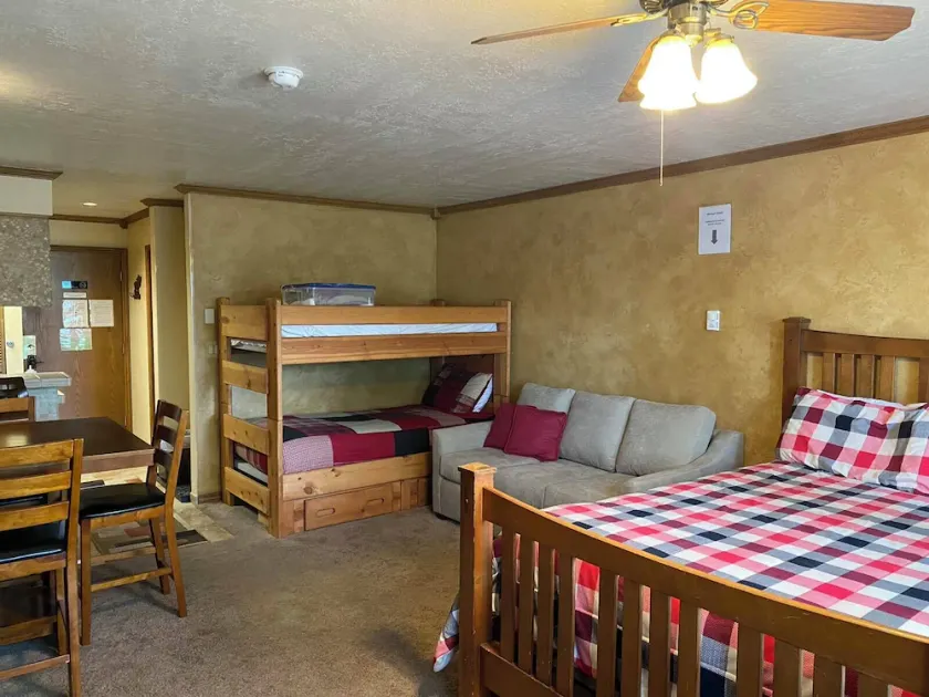 Brian Head Platinum Studio, pool-jacuzzi, ski-in / out,, 7 sovplatser, hiss - Image 1