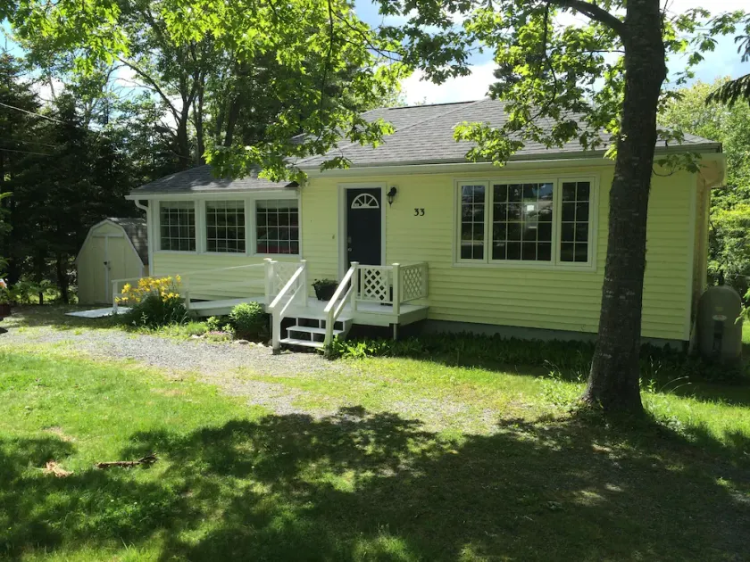 Lovely Lakefront Cottage near Sandy Beaches and Hiking / Biking Trail - Image 1
