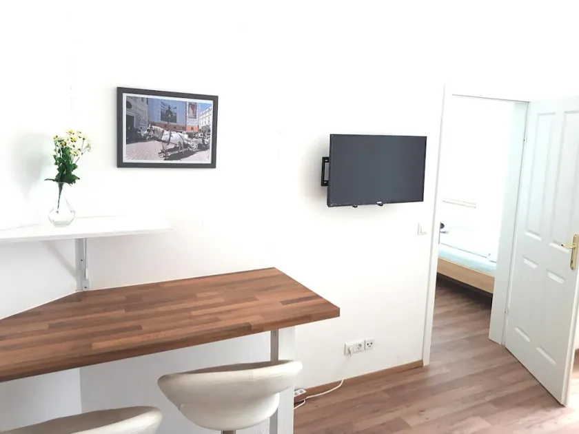 Central Apartment close to inner ring  metro  airconditioned  A32 - Image 1