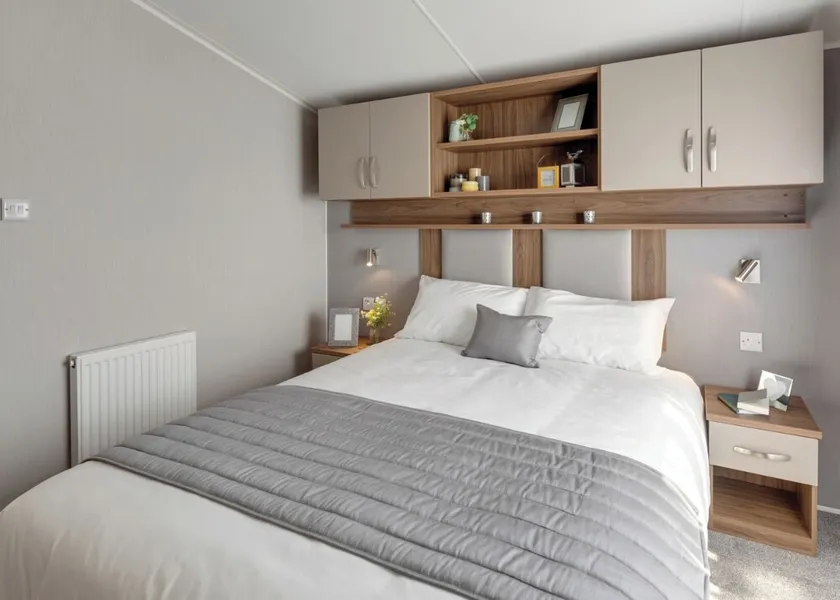Spacious and luxurious 12ft-wide caravan with one double and two twin. - Image 1