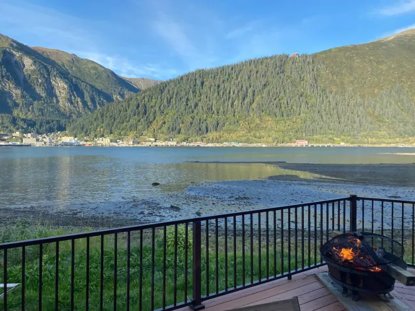Mountain N' Shores Chalet - Image 1