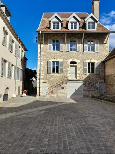 Ancien Hôtel Particulier au Cœur Dornans, à Côté du Musée Courbet - Image 1
