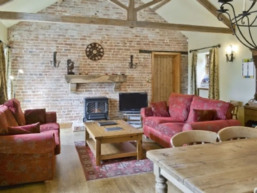 Barn Conversion in peaceful Lincolnshire countryside with views towards Lincoln - Image 1