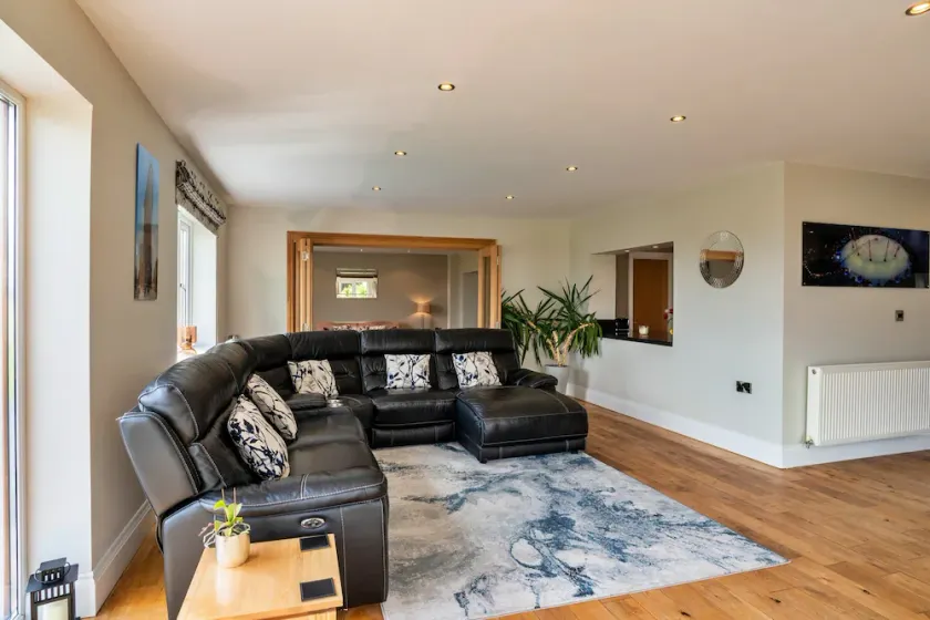 Holiday Home in Weston-super-mare, No Deposit - Image 1