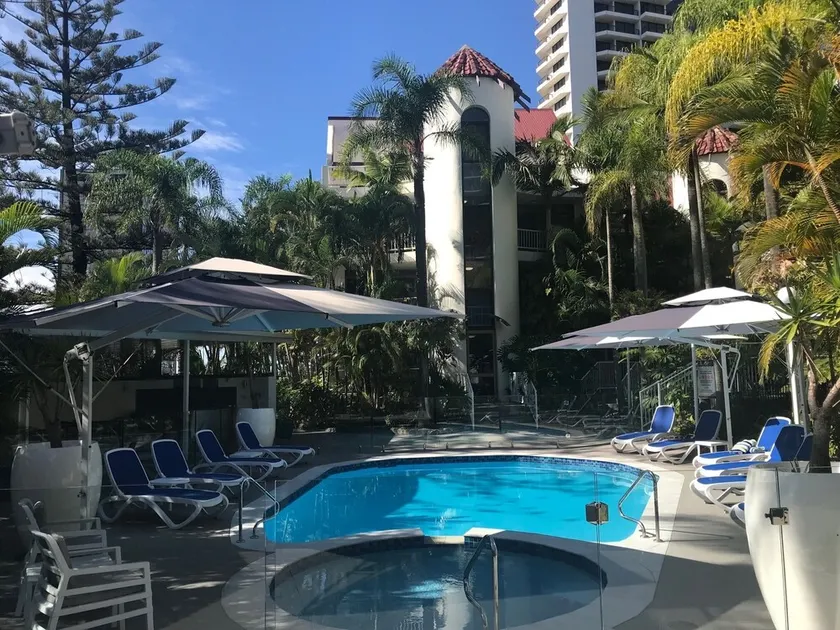 Boutique Beach Side One Bedroom Central Surfers Paradise - Image 1