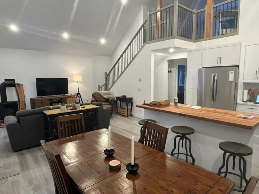 Brand New Spacious 5-Bed Retreat in Sunshine Valley - Image 1