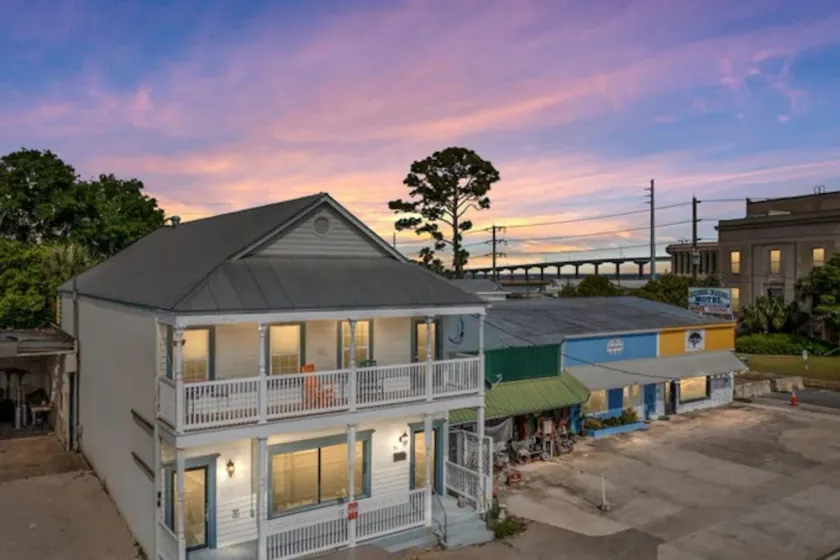 Historic Downtown Apalachicola C - Image 1