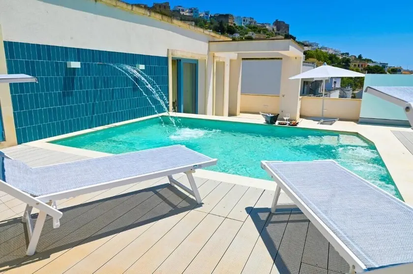 Perle Marine Suite Apartments - Image 1