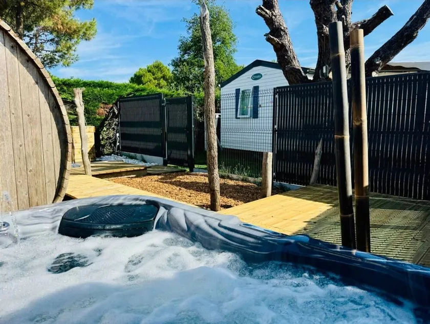 Bungalow Balnéo Jacuzzi - Image 1