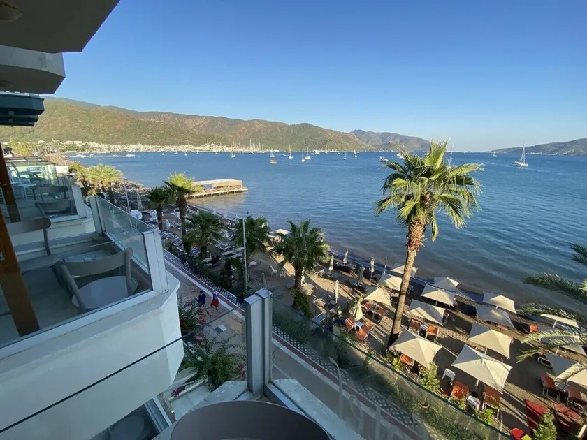 Reis Beach Hotel - Image 1