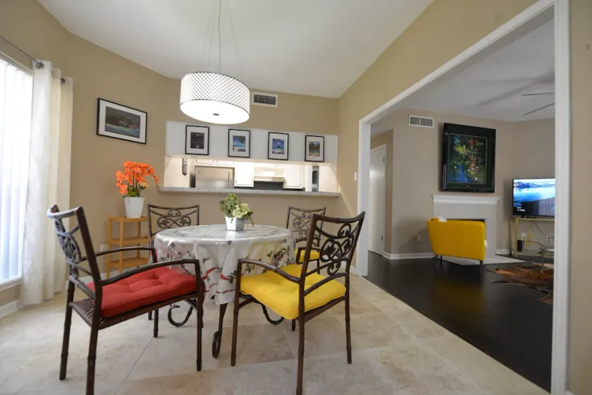 2 Bedroom 2-bathroom townhome & yard - Image 1