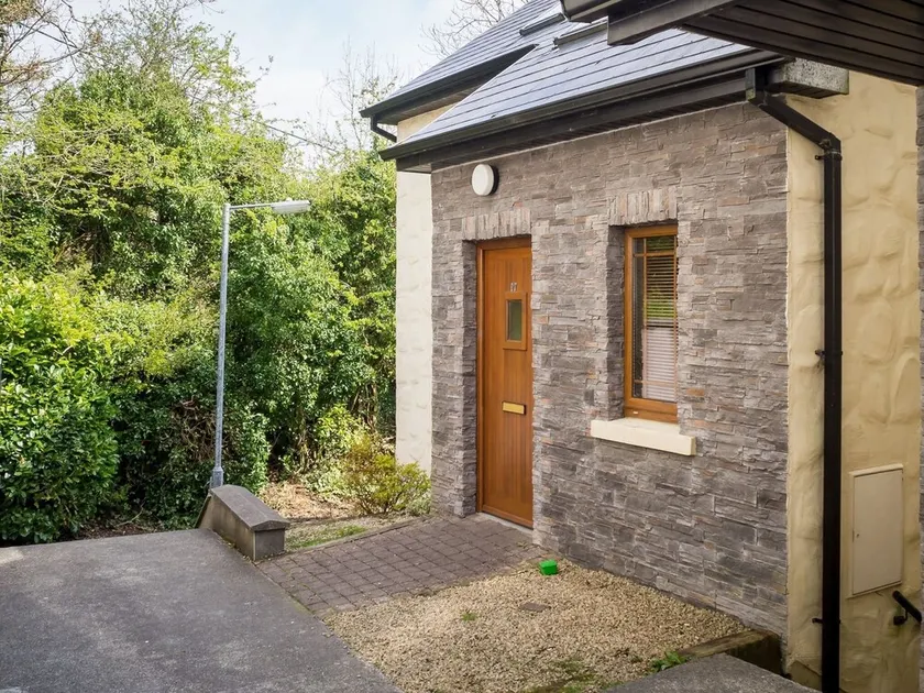 17 Canoni Lane, Clifden - Image 1