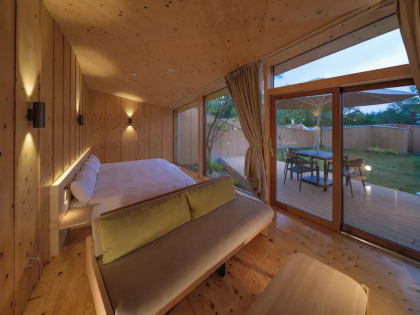 Hotel Biwa Dog - Image 1