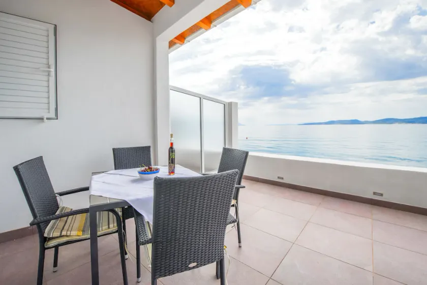 Luxury apartment on the beach 1 - Image 1