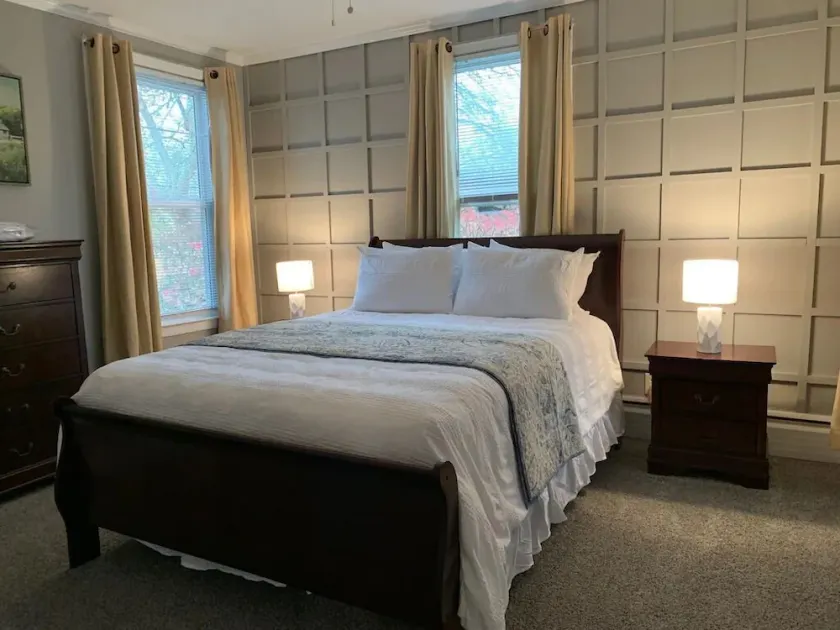 Fully Furnished 1BR Apartment - Image 1