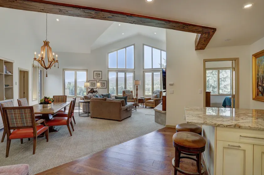 2Br Condo In The Seasons At Arrowhead- Vaulted Ceilings Condo - Image 1