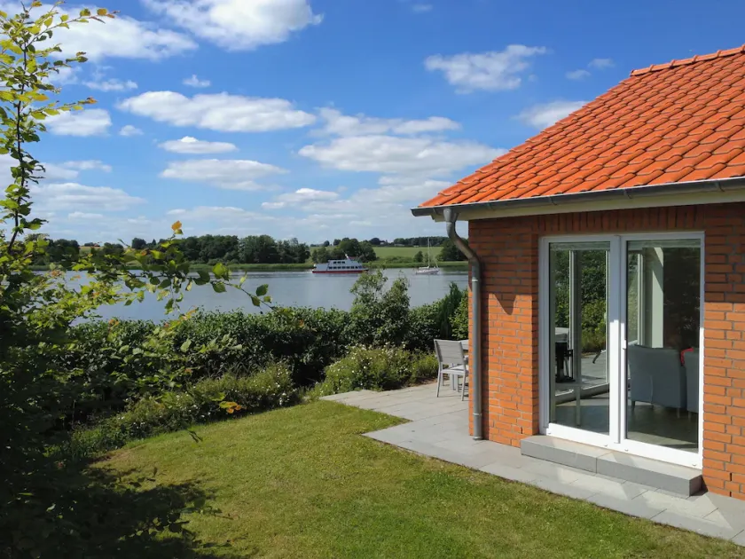 Sonniges 5* Ferienhaus am Schleiufer | Sauna | Whirlwanne | Kaminofen | WLAN - Image 1