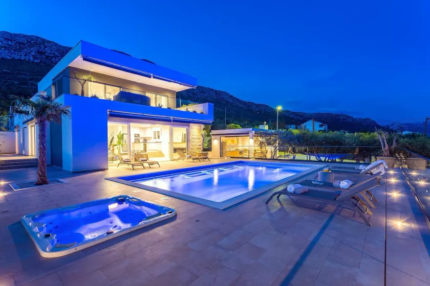 Luxurius Villa Aria with heated 45sqm pool, jacuzzi and seaview - Image 1