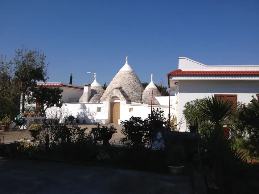 Trullo und angrenzende Villa im eigenen Olivenhain, 2 km zur Stadt - Image 1