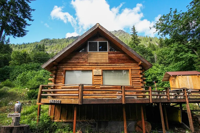 Sweet Retreat Cabin - Image 1