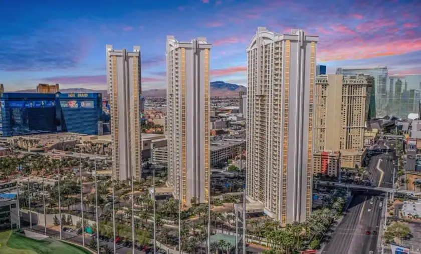 Awesome The Signature MGM condo with Strip view. No resort fee! - Image 1