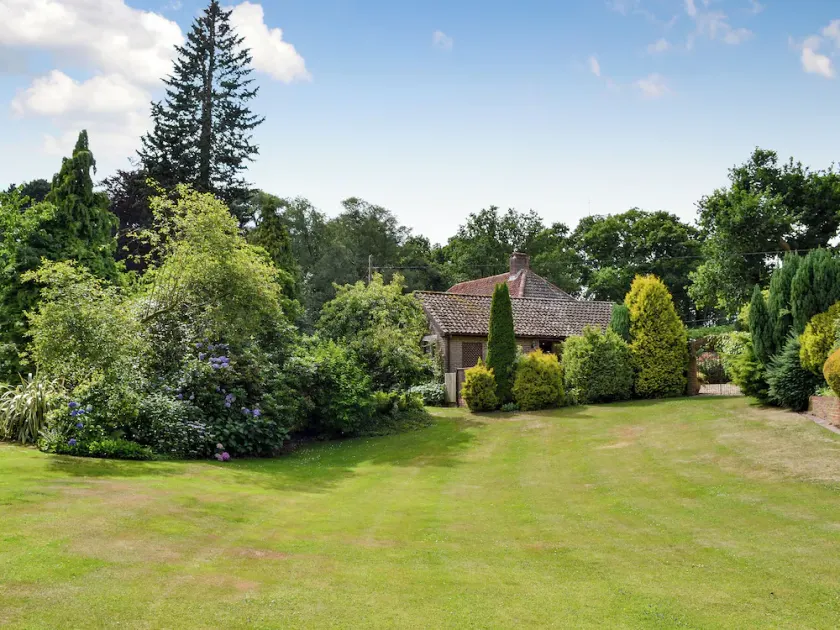 Picket Hill Cottage - Image 1
