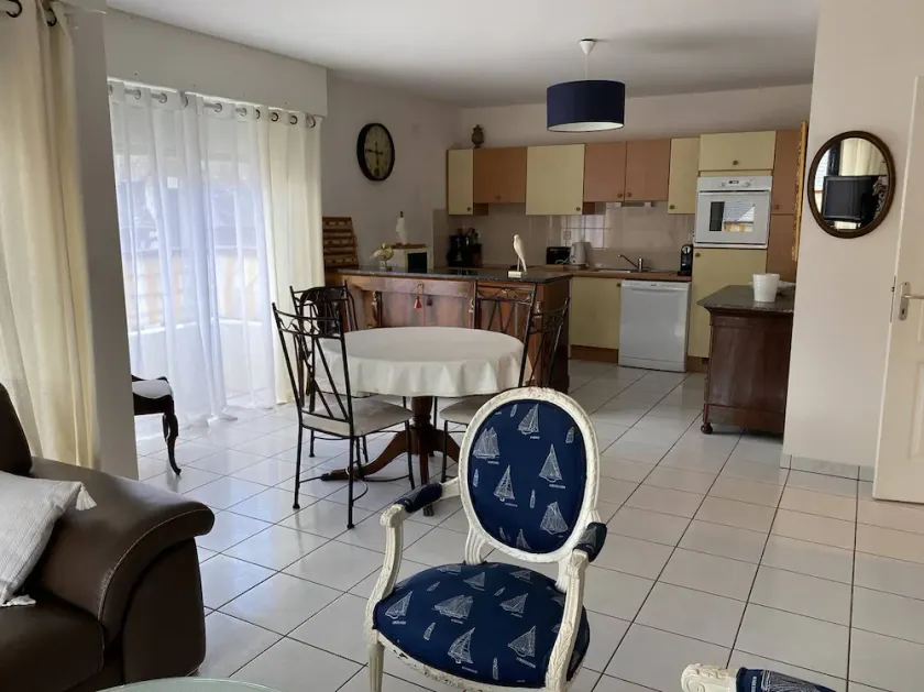 Bright apartment in the center of Saint Cast, 2 bedrooms, sleeps 4 - Image 1