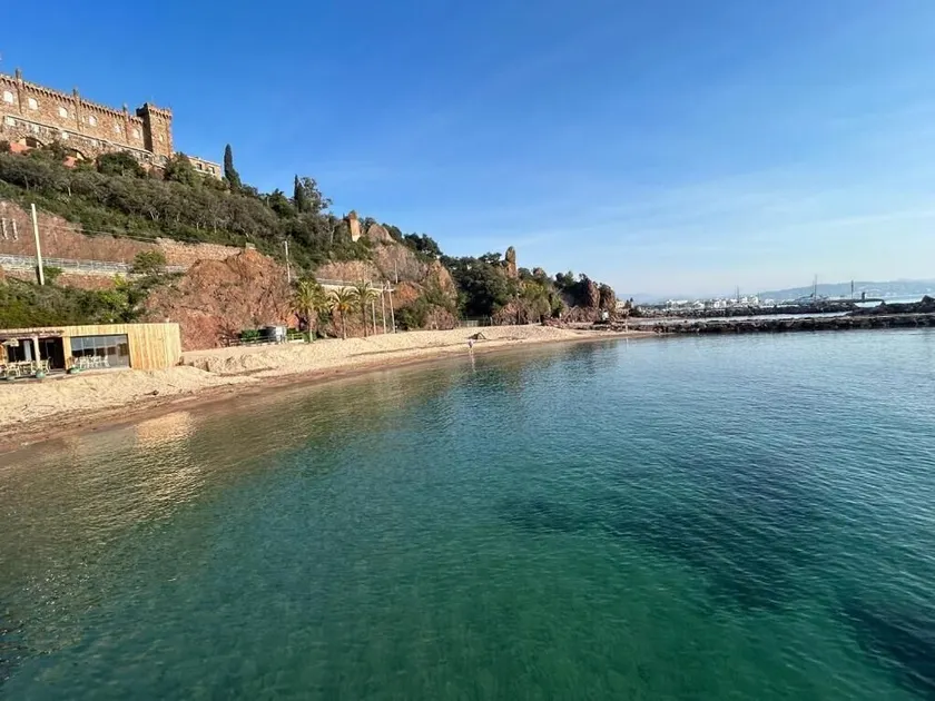 Riviera Beach Hotel - Image 1