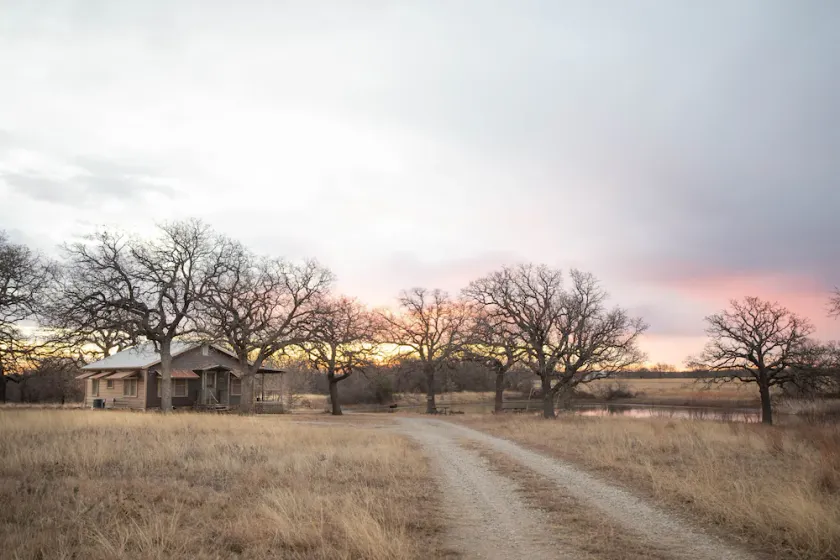 P.T. Cabin provides a private pond & stars included!  5 mins to Jacksboro, Tx. - Image 1