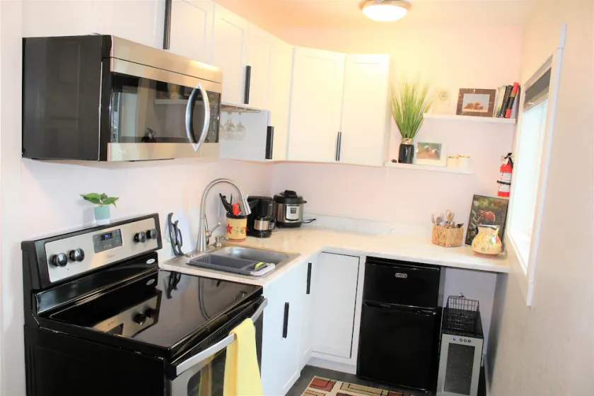 Delightfully Modern Studio/Tiny House 💠 D《Car rental Avlble》 - Image 1