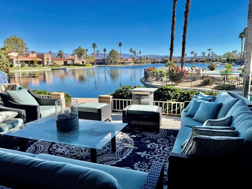 STUNNING LAKEFRONT/POOLFRONT HOME! High ceilings, GREAT VIEWS  Modern Space! - Image 1