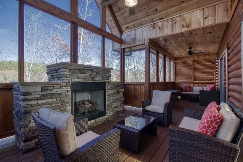 ERN823 - EAGLE FALLS - GREAT LOCATION WITH PRIVATE HEATED INDOOR POOL! CLOSE TO TOWN! cabin - Image 1
