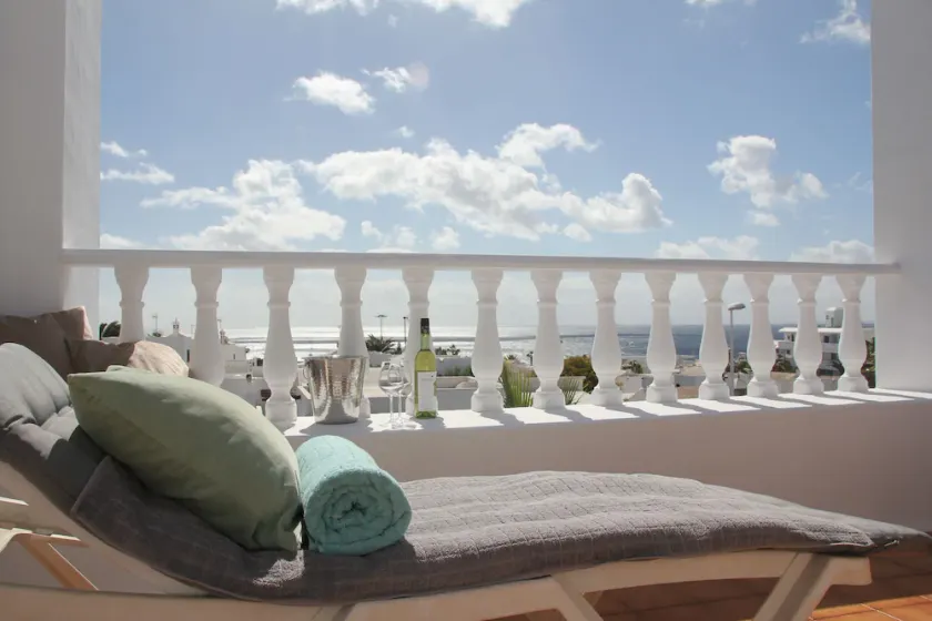 Spacious two bedroom house near the beach with private terrace and sea views - Image 1
