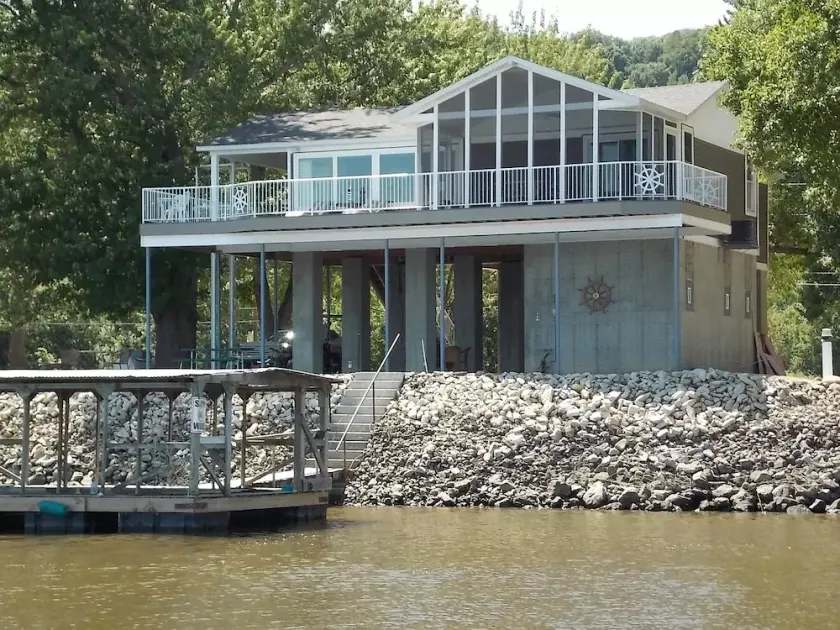 Mississippi River Front Property with amazing views! - Image 1