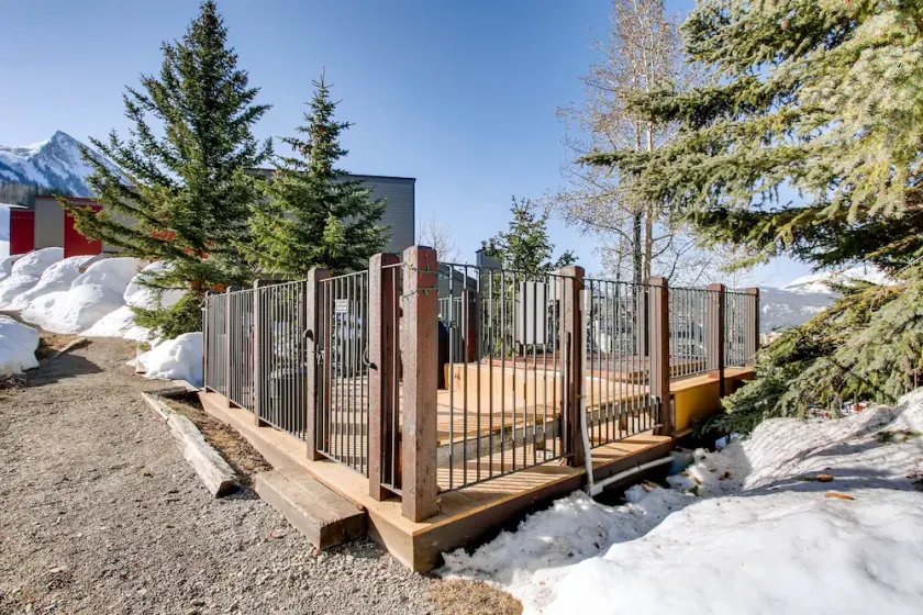 Ski-in Ski-out Studio Private Balcony & Fireplace condo - Image 1