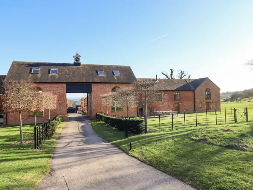 THE PIGGERY, pet friendly, luxury holiday cottage in Welland - Image 1