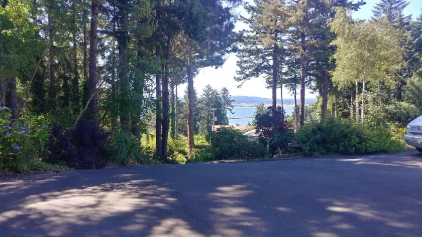 Hilltop cottage, beautiful views.10% discount on weekly & 20% on monthly stays. - Image 1