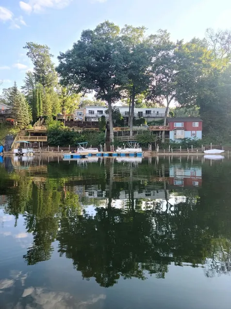 Lake Retreat for Large Gatherings - Image 1