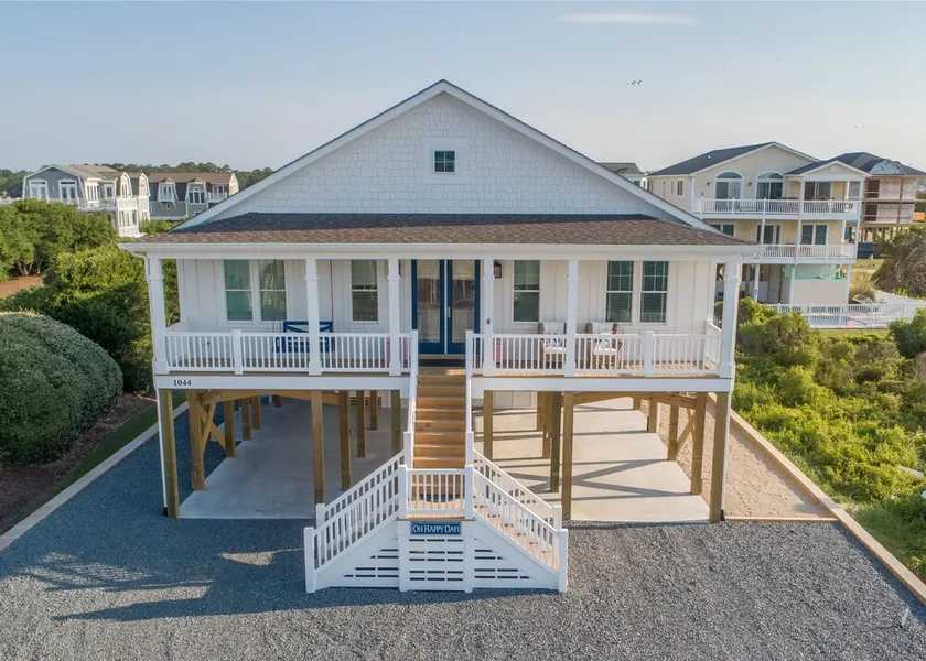 Hobbs Realty - Spend many an “Oh Happy Day” when you enjoy this charming home with a pool. - Image 1