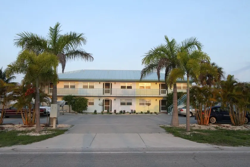 Adorable Waterfront Condo, Boat Slip and Pool! - Image 1