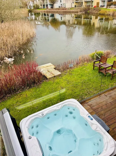 Contemporary Cotswolds house on private nature reserve - Image 1