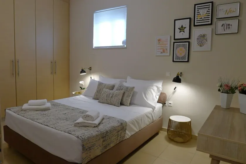 Maria & Manos Guest House, Agios Onoufrios beach - Image 1