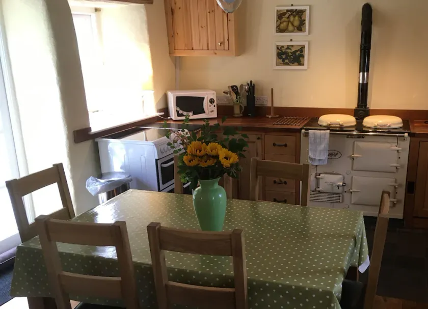Gemütliches, ruhiges Ferienhaus in Manorbier, Pembrokeshire für 6, eine Meile vom Strand entfernt - Image 1